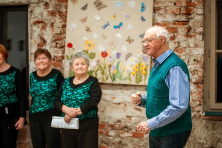 Klekljane čipke Rezke Kordež in Sekcije Lipa Ravne pri Društvu klekljaric Koroške  odprtje občasne razstave (19)